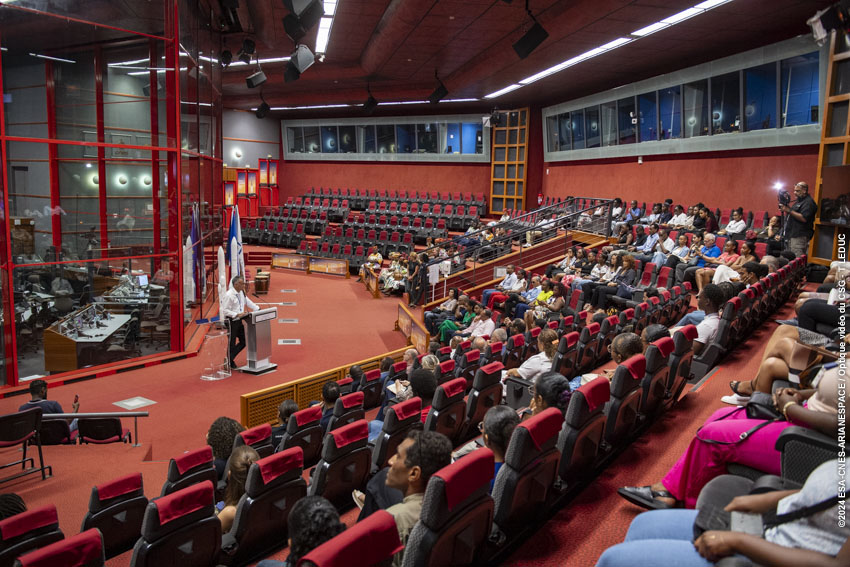 M Philippe LIER, directeur du CSG s'adresse aux lauréats de bourses 2024.