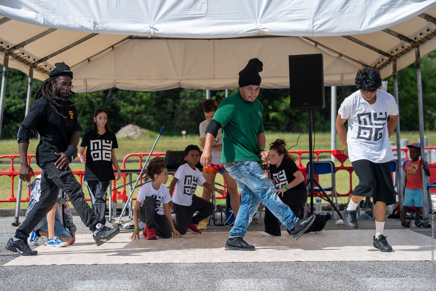 Animation de breakdance lors de la passage de la flamme olympique au CSG.