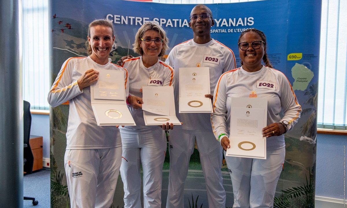 Les relayeurs de la flamme olympique au CSG.