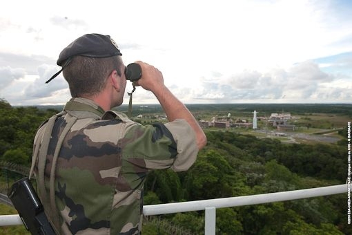 Les Forces armées de Guyane effectuent une surveillance au CSG