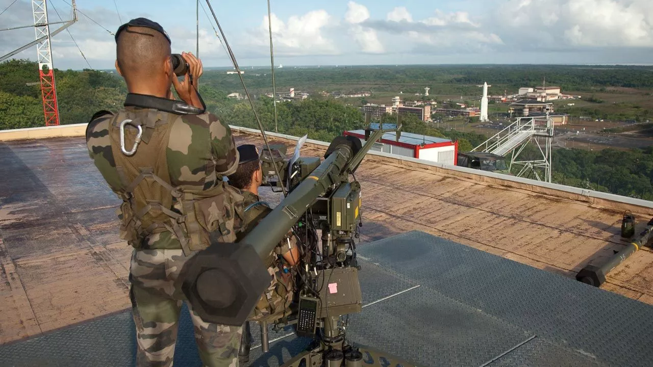 Les Forces Armées de Guyane veillent sur la sécurité du CSG.