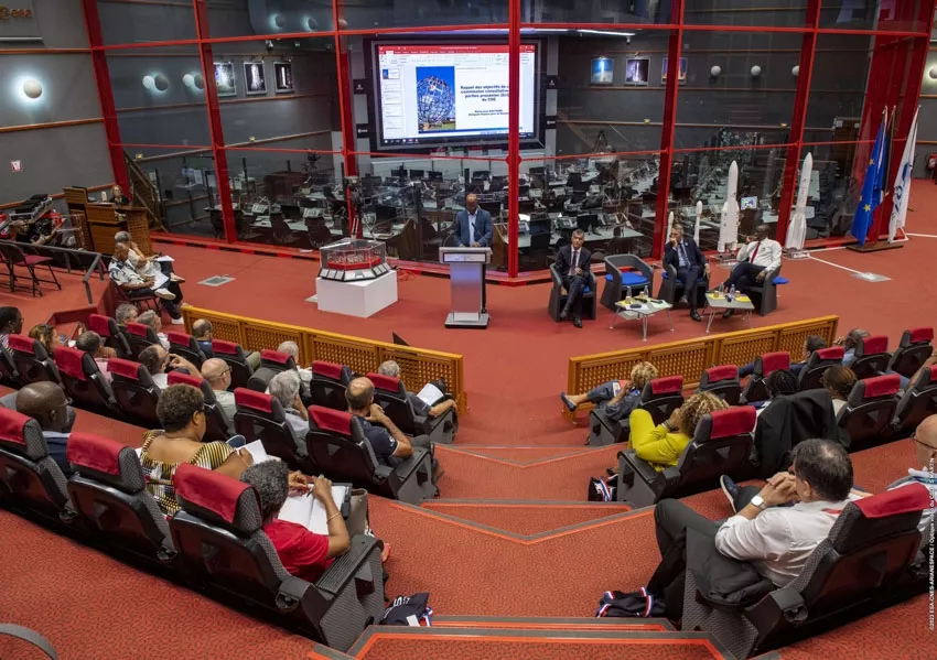 Les institutionnels de la Guyane et du Spatial en salle Jupiter.
