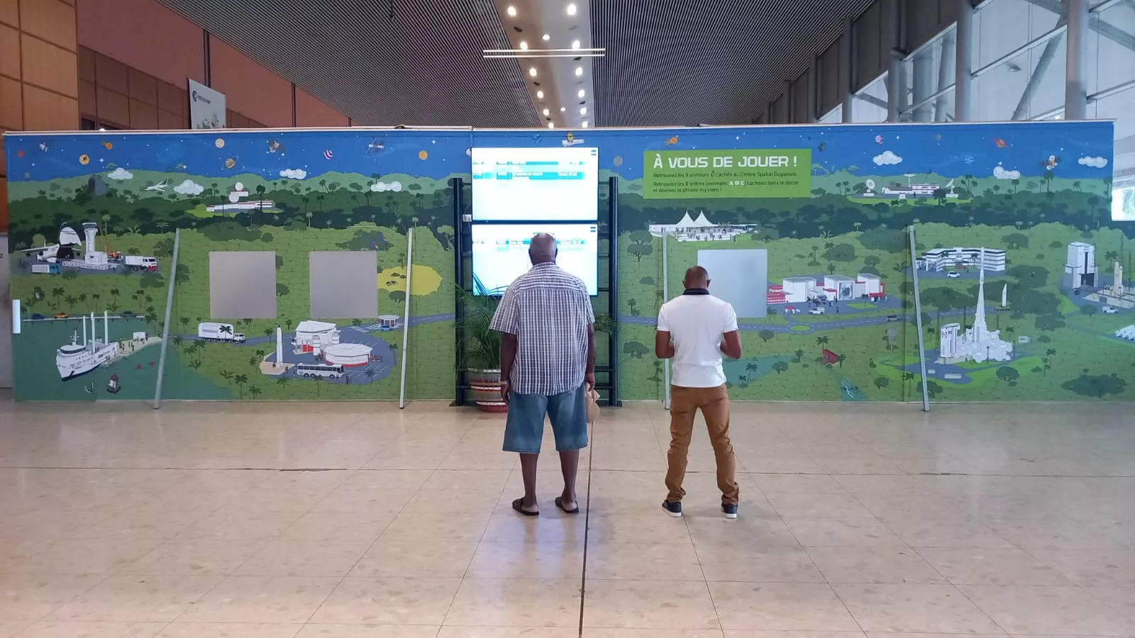 Fresque représentant le CSG à l'aéroport Félix Éboué de Matoury