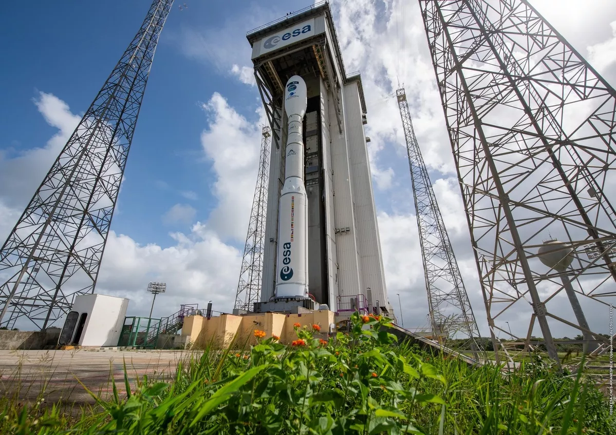 L'assemblage du lanceur Vega-C est terminé, il est prêt pour le décollage. 