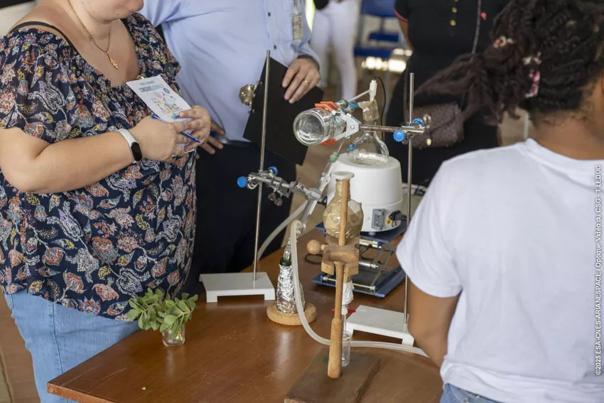 Présentation des projets scientifiques sous le hall Jupiter