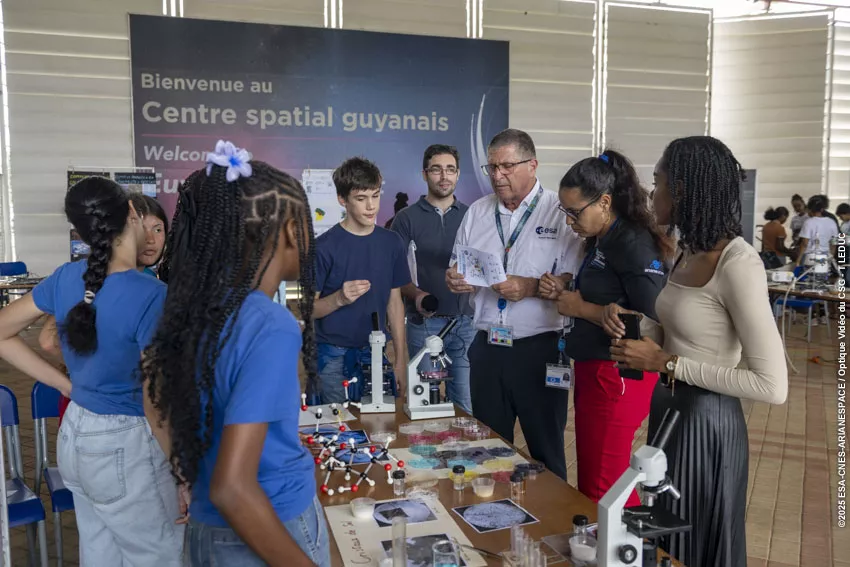 Présentation des projets scientifiques sous le hall Jupiter