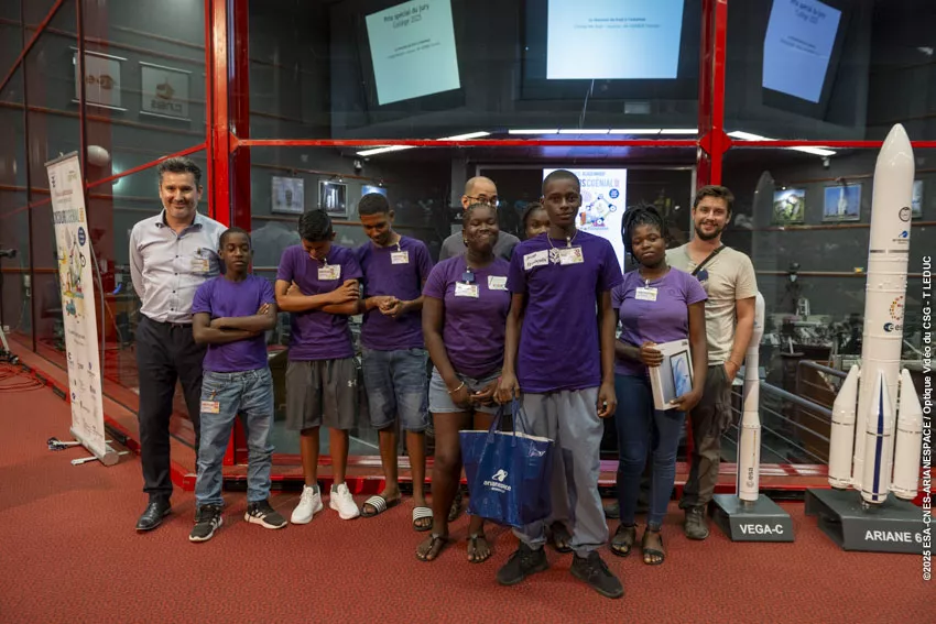 Photo des élèves participants en salle Jupiter