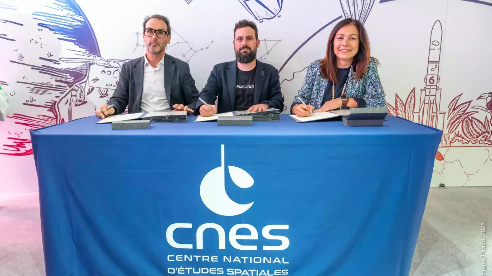 signature contrat CNES et PLD Space au Bourget