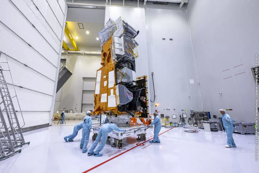 Pose METOP SGA-1 sur plateforme de roulement