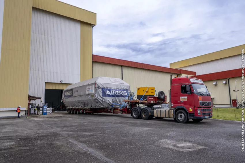 Arrivée METOP SGA-1 au hall de préparation du CSG