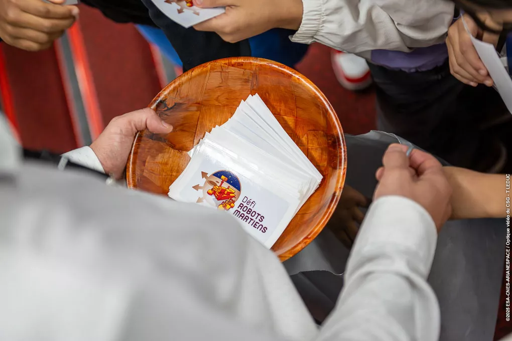 Scolaires en salle Jupiter dans le cadre du projet "Défi robots martiens"