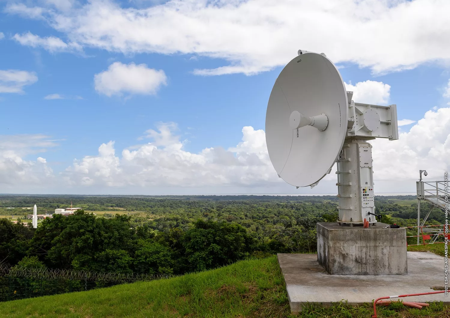 Le radar Amazonie 1 au CSG.