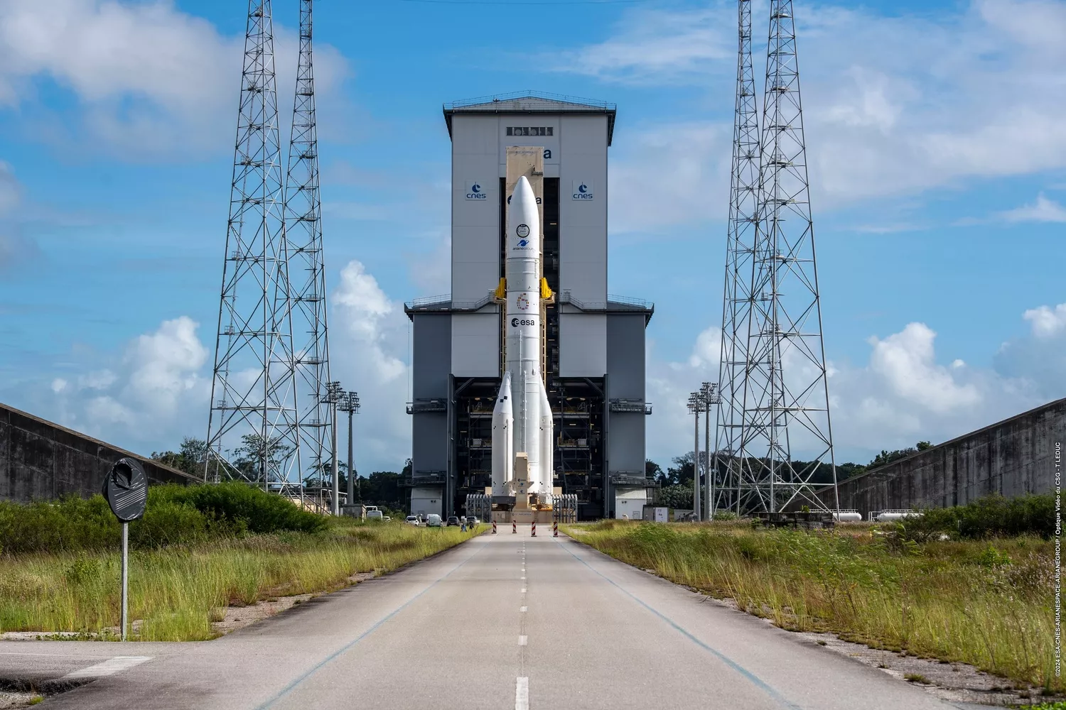Retrait portique à la zone de lancement d'Ariane.