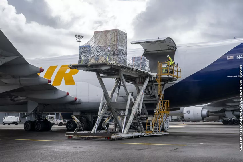 Arrivée MicroCarb par avion, à l'aéroport Félix EBOUE