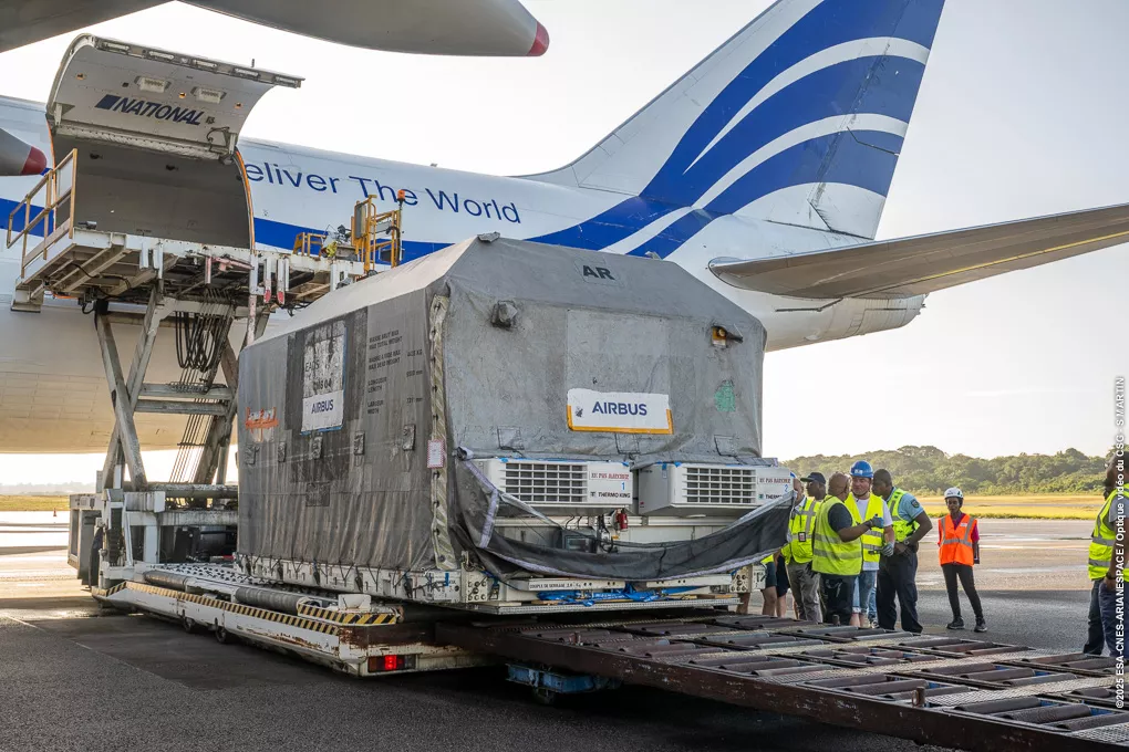 Arrivée CO3D par avion, à l'aéroport Félix EBOUE