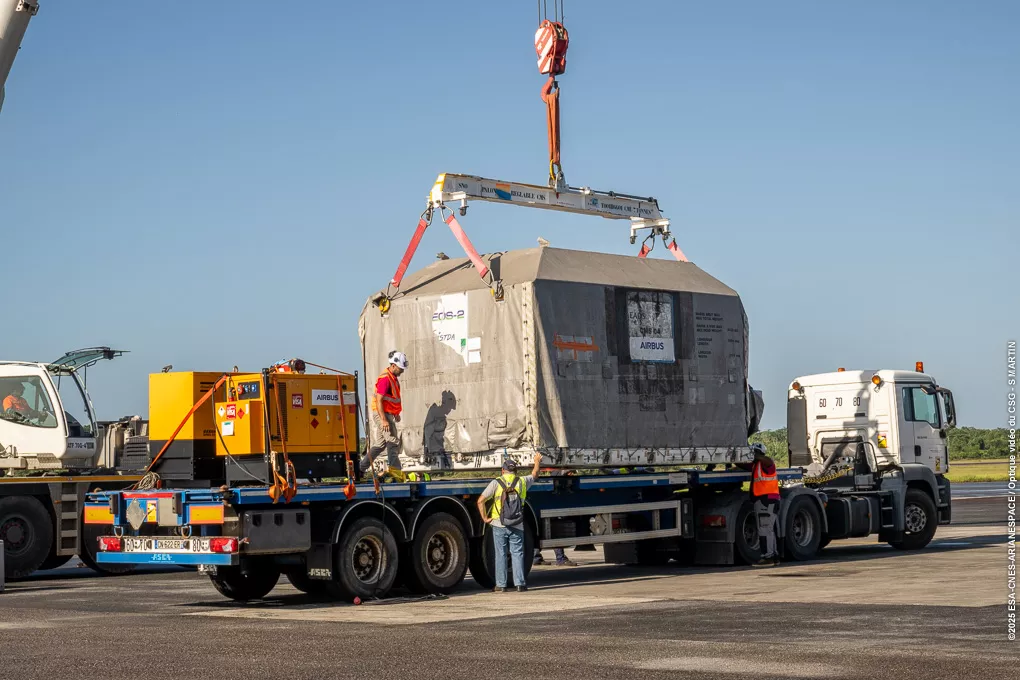 Arrivée CO3D par avion, à l'aéroport Félix EBOUE