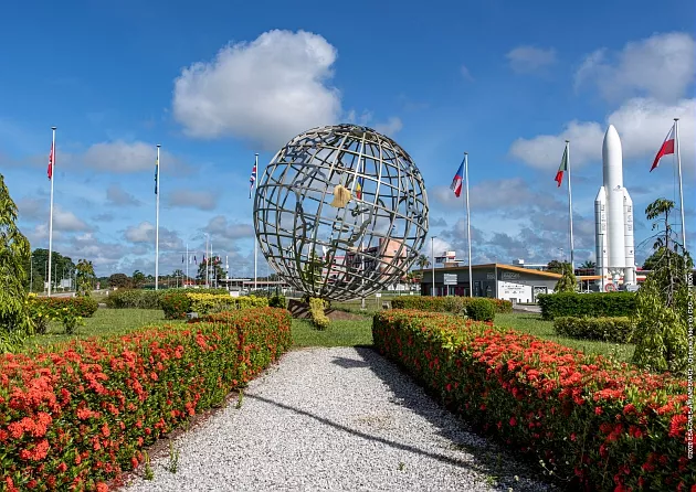 Le rond point du Globe à l'entrée du CSG.