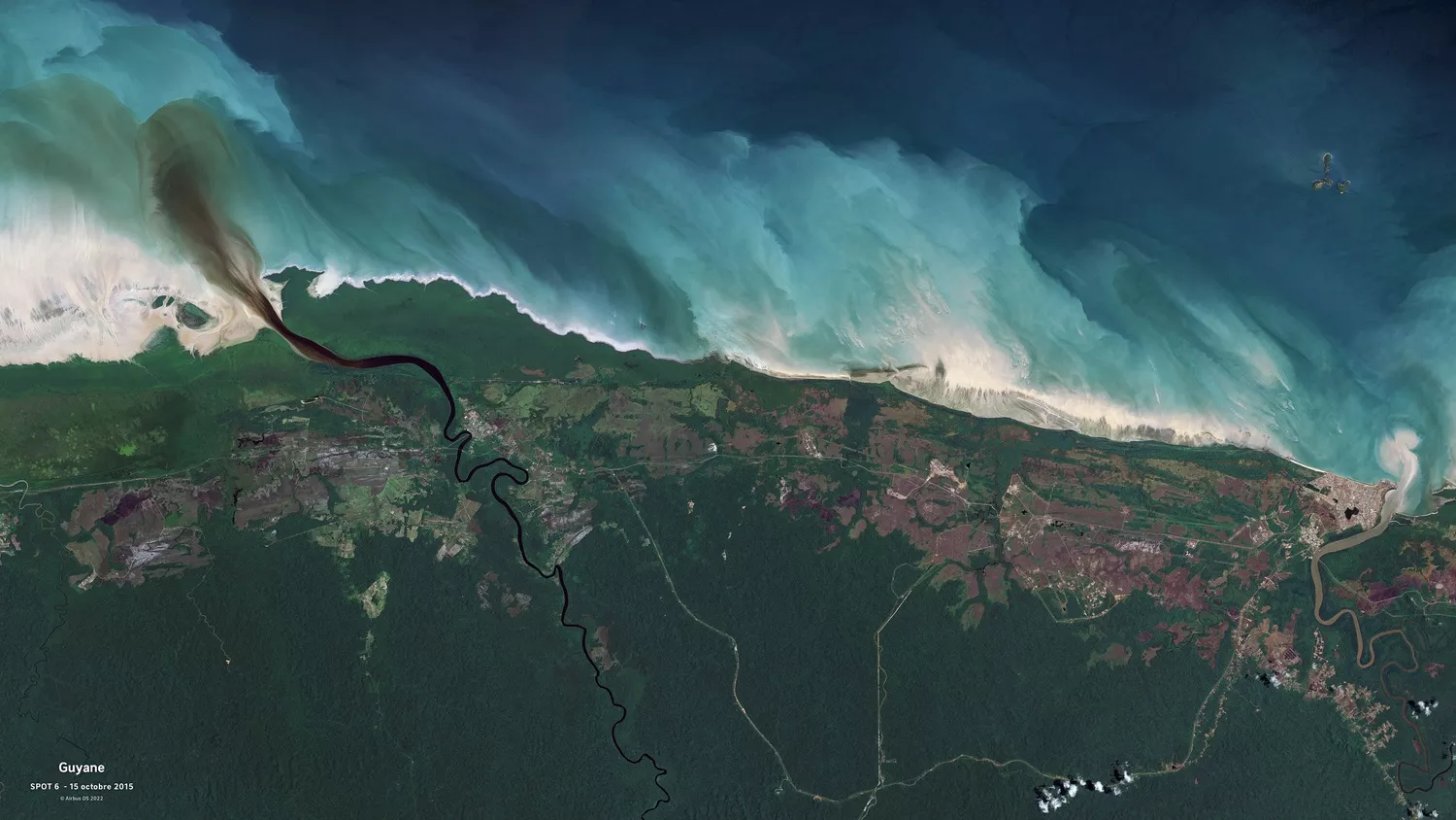 La côte de la Guyane vue par satellites.