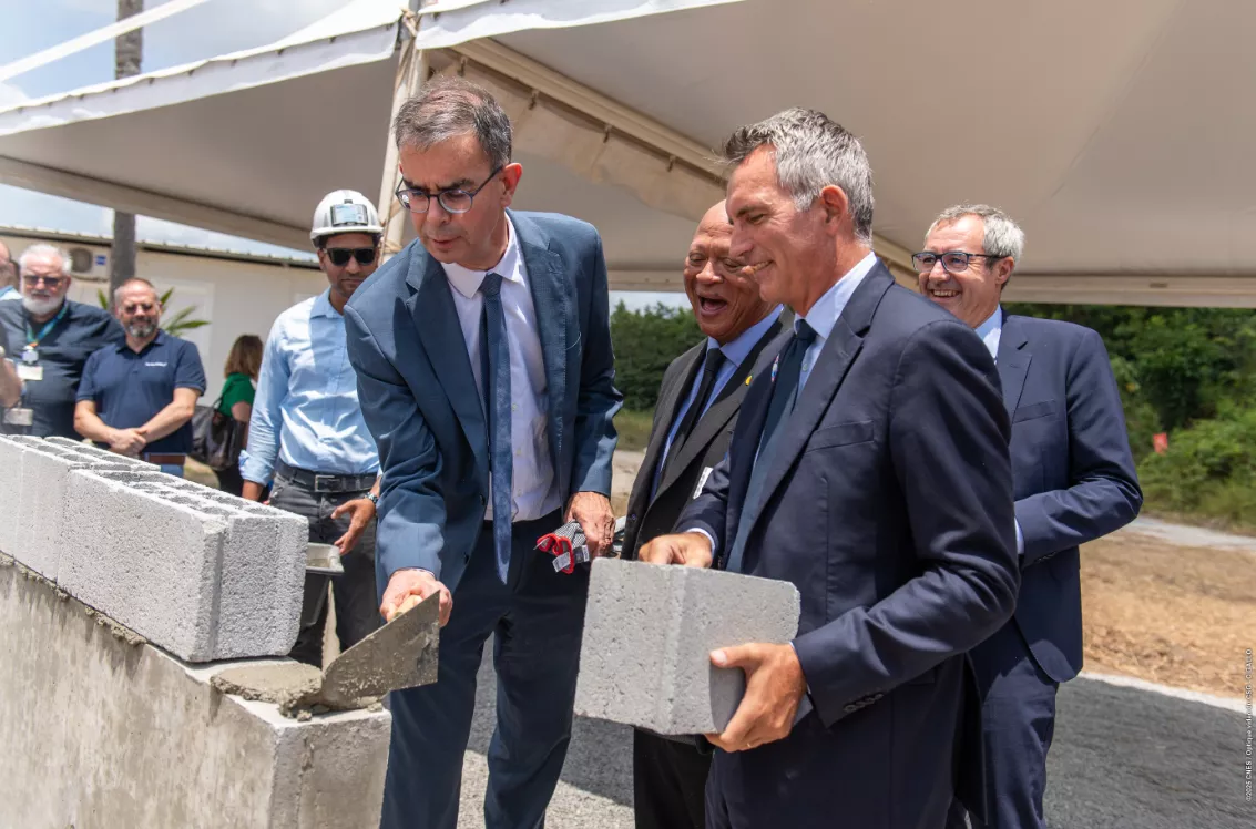 Pose de la 1ère de l'ELM-1
