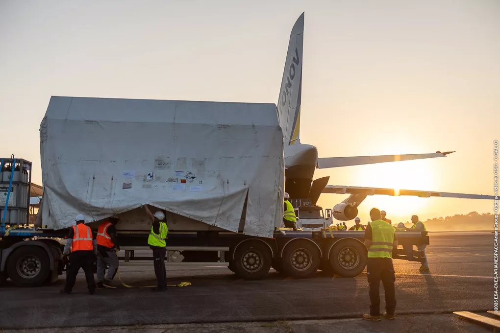 Arrivée Sentinel-1D à l'aéroport de Félix EBOUE