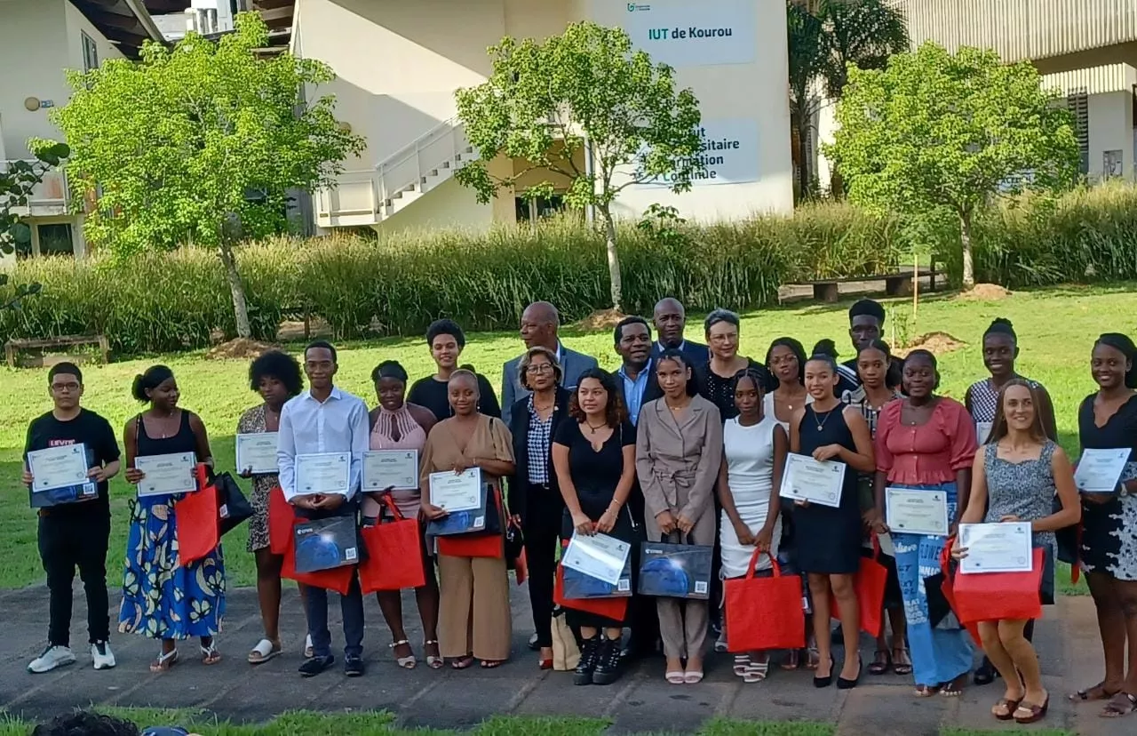Les lauréats de la remise de bourses CNES 2022.