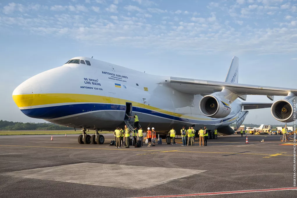 Arrivée Kompsat-7 à l'aéroport Félix EBOUE 