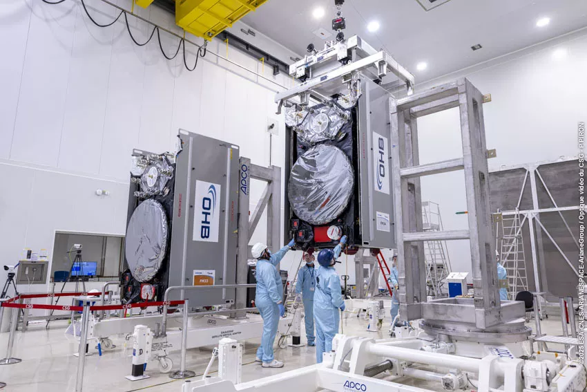 Fitcheck satellites Galileo L14 en salle blanche 