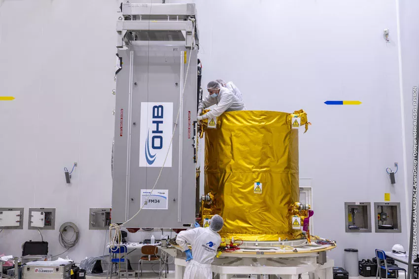 Fitcheck satellites Galileo L14 en salle blanche 