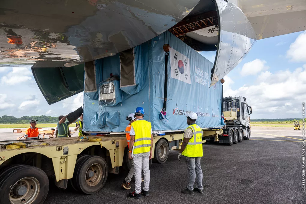 Arrivée Kompsat-7 aéroport