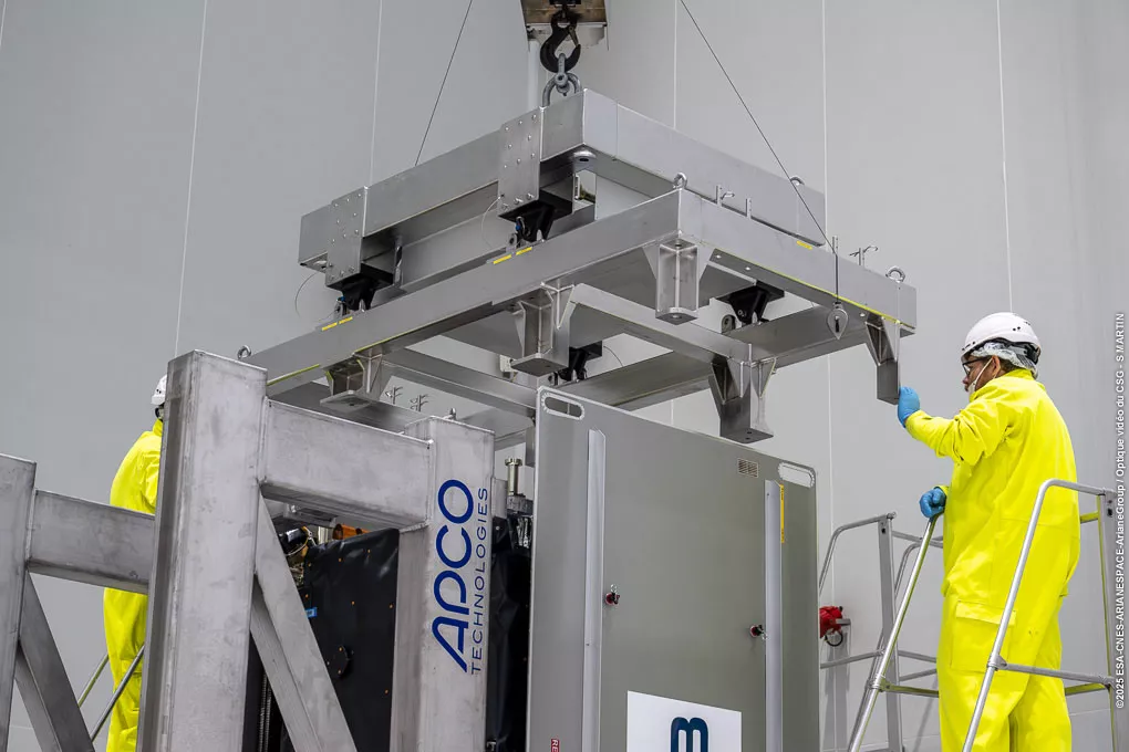 Pose satellites Galileo L14 sur dispenser