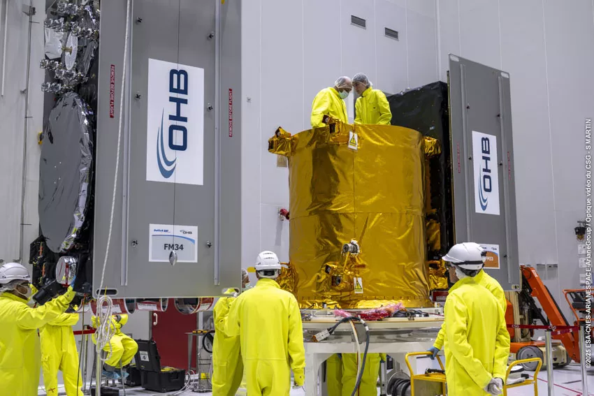 Pose satellites Galileo L14 sur dispenser