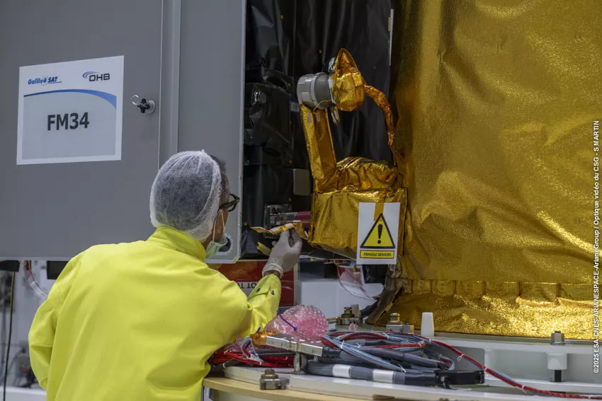 Pose satellites Galileo L14 sur dispenser