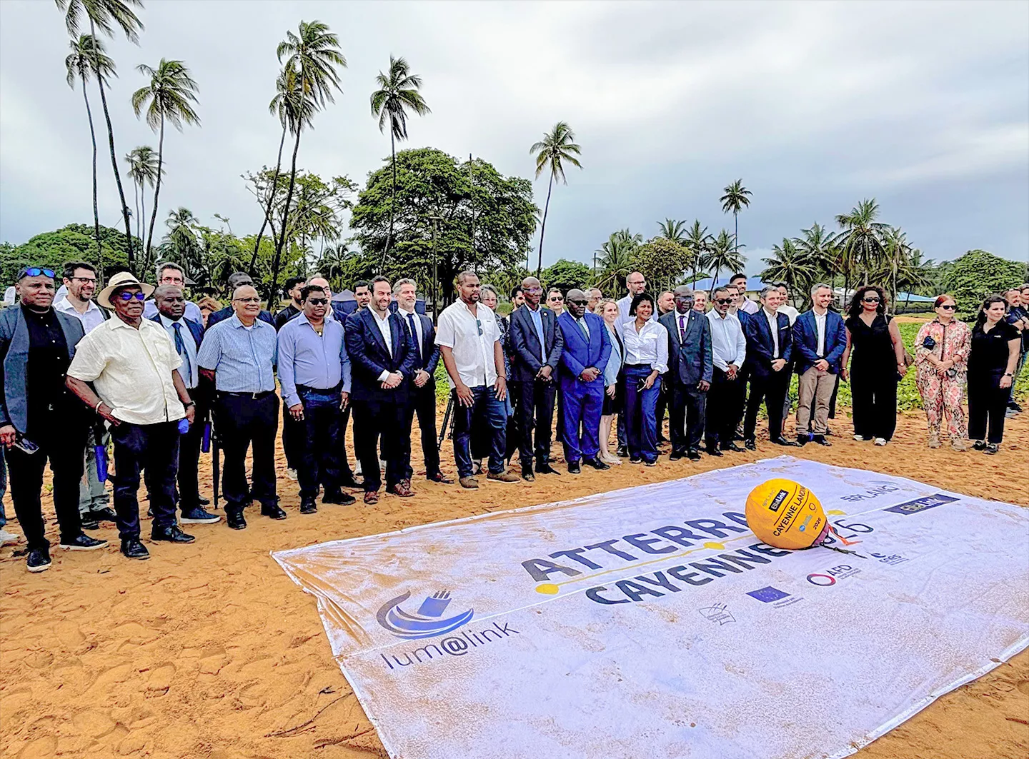 cérémonie d'atterrage câble sous-marin Lumalink à plage de montabo Cayenne