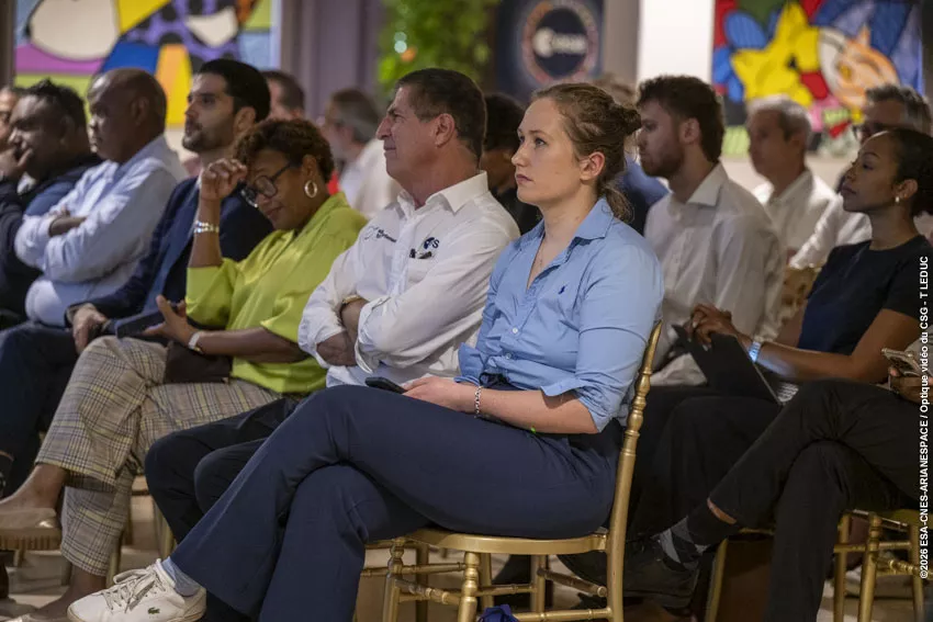 Ceremonie ESA Pre incubation lab au Royal Amazonia