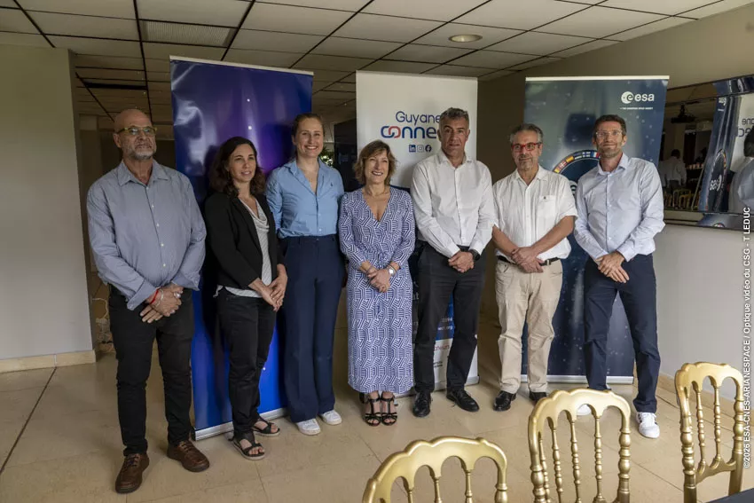 Ceremonie ESA Pre incubation lab au Royal Amazonia