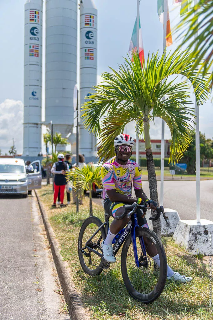 Depart Tour de Guyane depuis l'allée des drapeaux