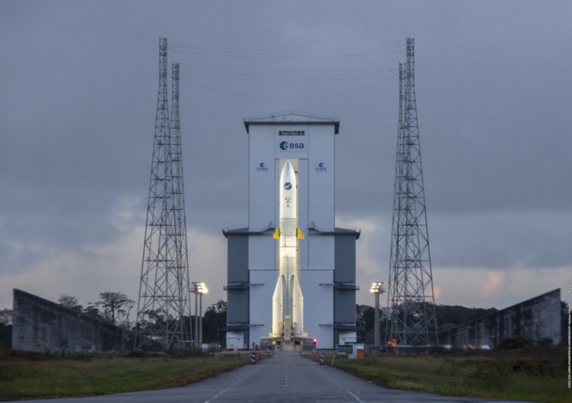 Ariane 6 sur son pas de tir au CSG le 23/11/2023.